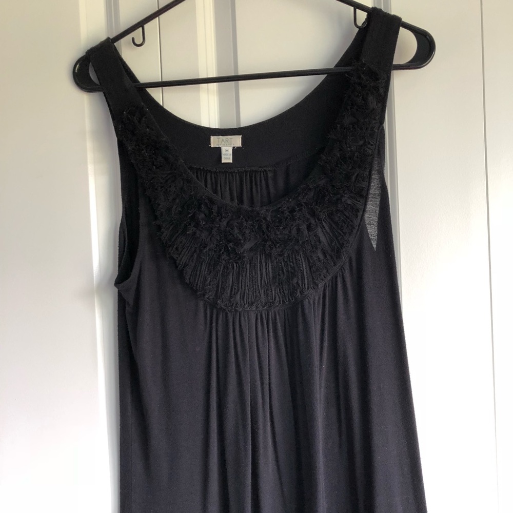 Flowy tank with detail